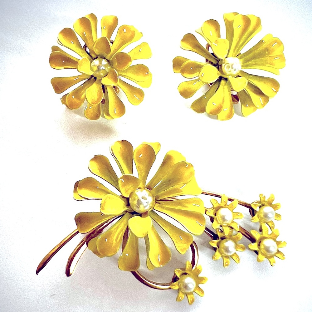 Vintage Jewelry Set Petite Floral Earrings Brooch Yellow Enamel Tiny Faux Pearls